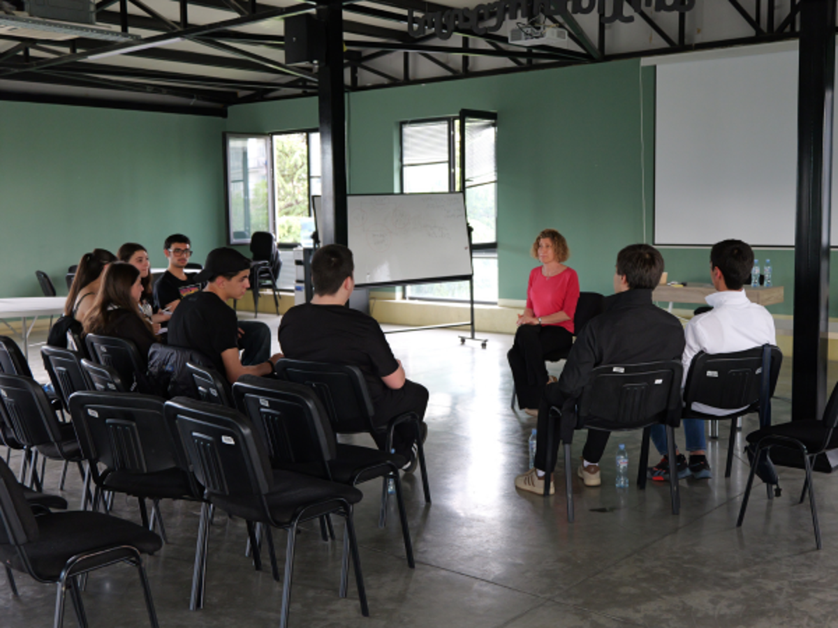 Simulated Negotiations for Pupils